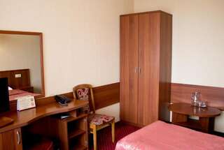 Гостиница Грейс Наири Сочи Стандартный двухместный номер с 1 кроватью или 2 отдельными кроватями и балконом-7