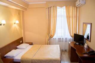 Гостиница Грейс Наири Сочи Стандартный двухместный номер с 1 кроватью или 2 отдельными кроватями-1