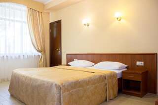 Гостиница Грейс Наири Сочи Двухместный номер эконом-класса с 1 кроватью или 2 отдельными кроватями-1