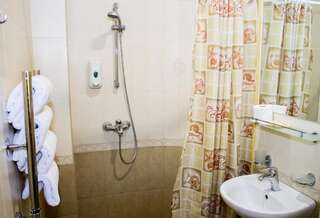Гостиница Грейс Наири Сочи Двухместный номер эконом-класса с 1 кроватью или 2 отдельными кроватями-3